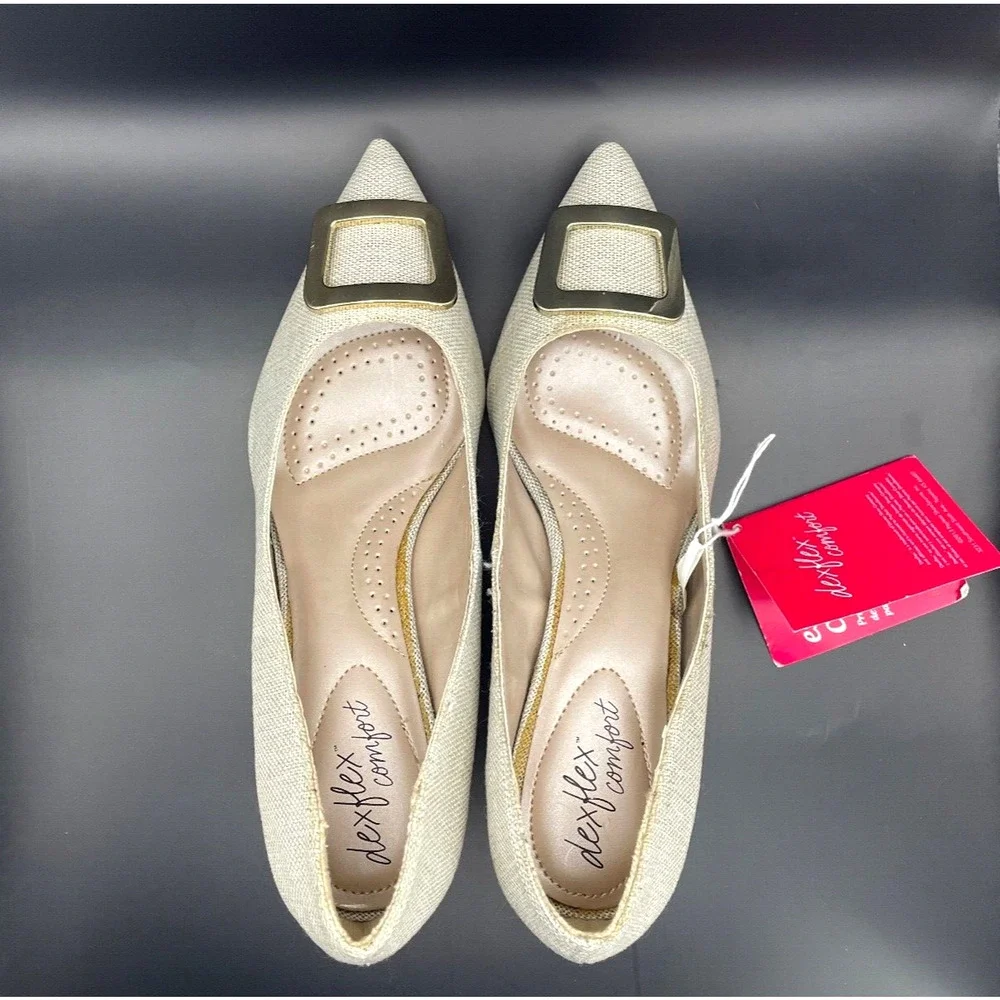 NWT -DEXFLEX Comfort Pumps Heels Textile Upper Gold Tone Metal Buckle Size 8 M